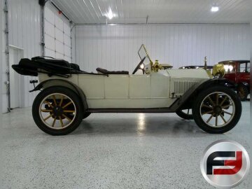 1913 Hupmobile Model 32