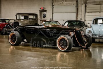 1933 Ford Custom