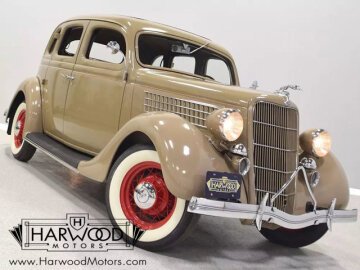 1935 Ford Deluxe
