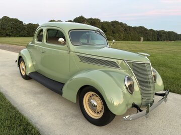 1937 Ford Deluxe