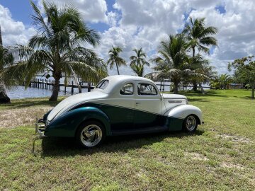 1938 Ford Deluxe