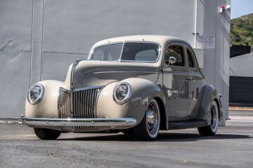 1939 Ford Deluxe