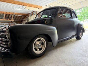 1948 Ford Super Deluxe