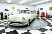 1952 Kaiser Manhattan