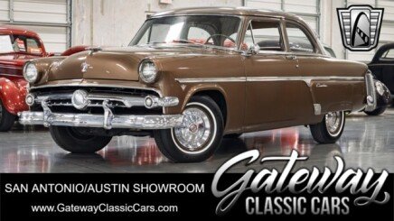 Photo 1 for 1954 Ford Crestline