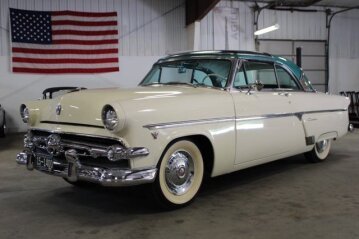 1954 Ford Crestline