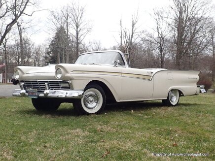 Photo 1 for 1957 Ford Fairlane 500 Skyliner