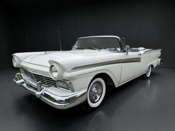 1957 Ford Fairlane 500 Skyliner