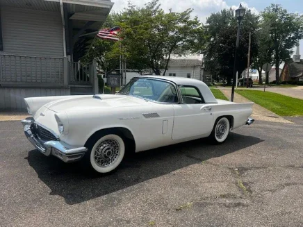 Photo 1 for 1957 Ford Thunderbird