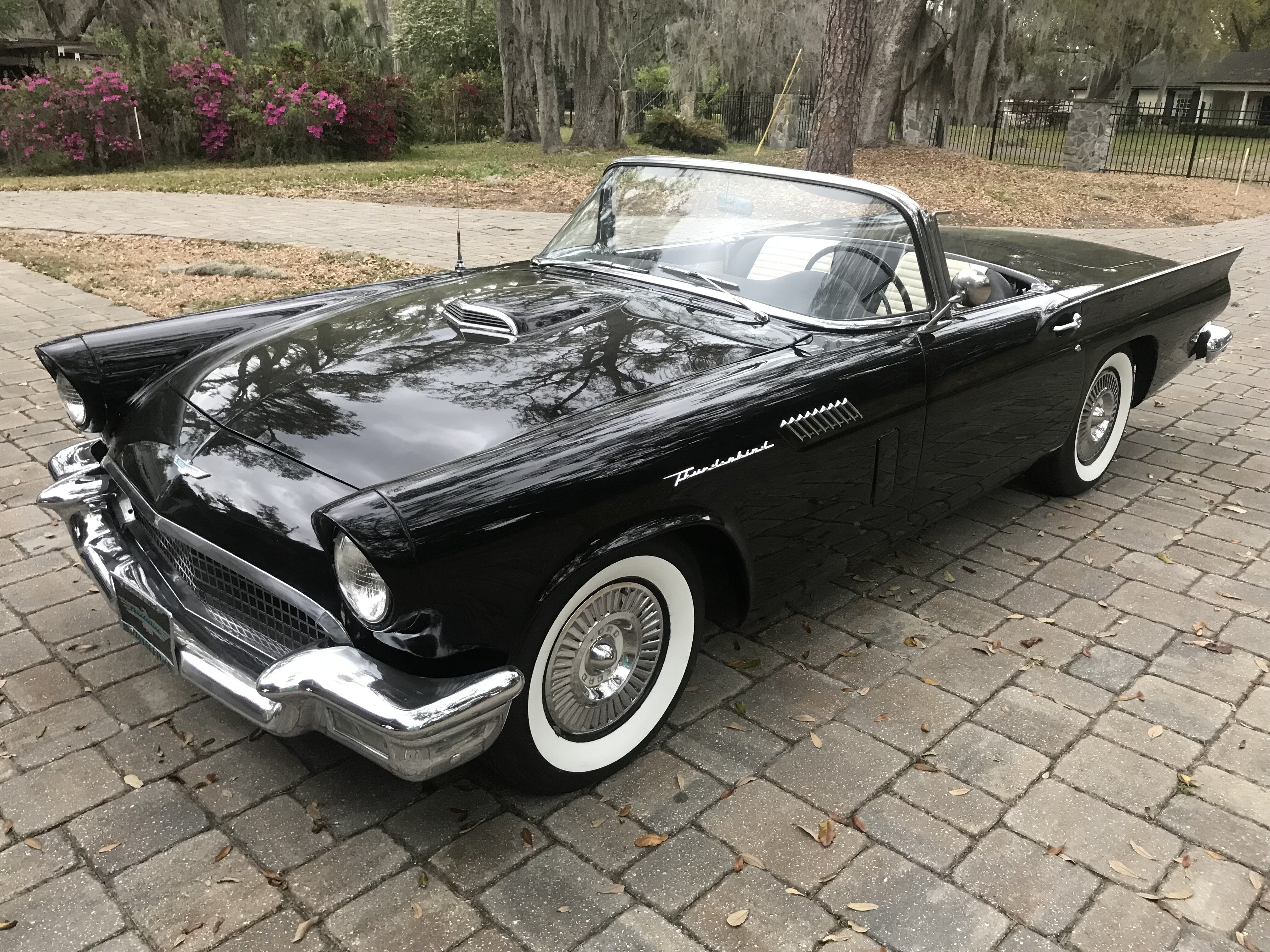 1957 Ford Thunderbird