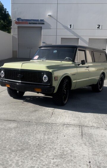 1972 Chevrolet Suburban 2WD