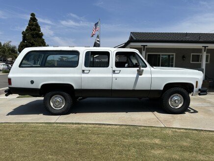 Photo 1 for 1973 Chevrolet Suburban 4WD for Sale by Owner
