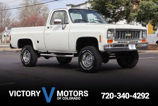 Chevrolet Silverado 1974 1:64 Auto World - Bianco 'Kentucky Barn Find' - Edizione Limitata