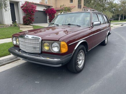 Photo 1 for 1981 Mercedes-Benz 300TD for Sale by Owner