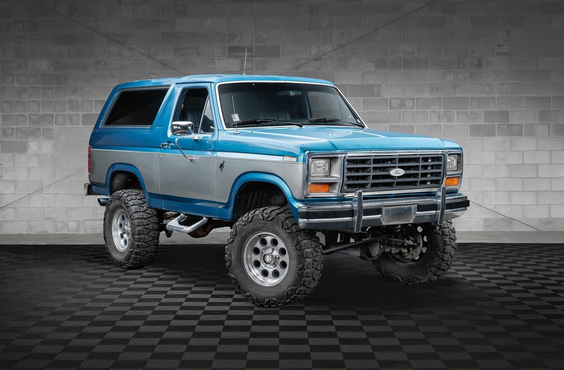 1985 Ford Bronco 2-Door