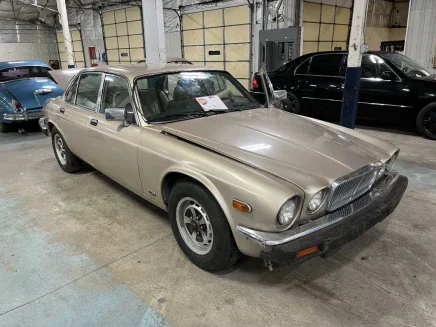 Photo 1 for 1985 Jaguar XJ6