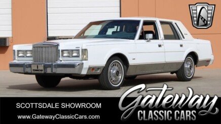 Photo 1 for 1985 Lincoln Town Car