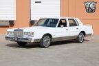 Thumbnail Photo 2 for 1985 Lincoln Town Car