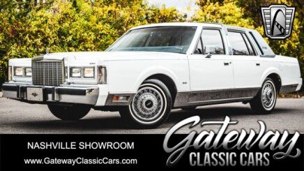 Photo 1 for 1985 Lincoln Town Car