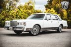 Thumbnail Photo 2 for 1985 Lincoln Town Car