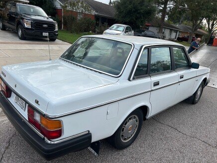 Photo 1 for 1985 Volvo 240 GL Sedan for Sale by Owner
