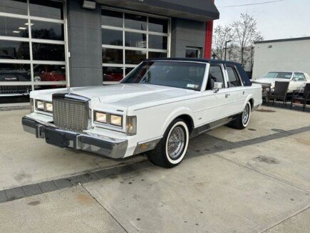 Photo 1 for 1986 Lincoln Town Car