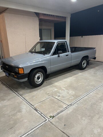 1986 Toyota Pickup 2WD Regular Cab SR5