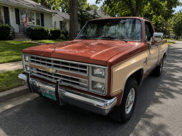 1987 Chevrolet C/K Truck 4x4 Regular Cab 2500