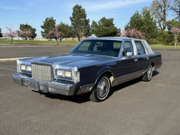 1987 Lincoln Town Car Signature