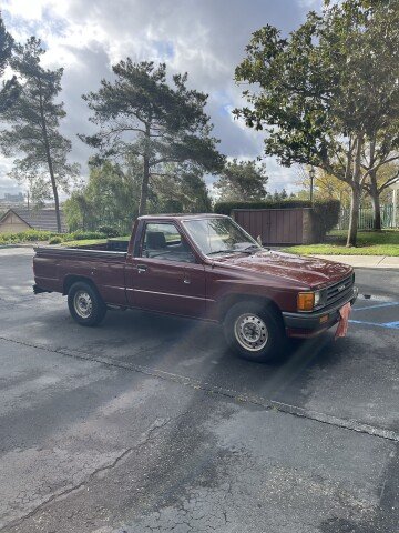 1987 Toyota Pickup 2WD Regular Cab