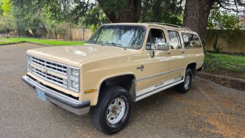 1988 Chevrolet Suburban 4WD 2500