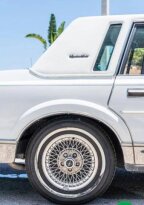 Thumbnail Photo 4 for 1988 Lincoln Town Car