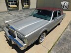 Thumbnail Photo 2 for 1988 Lincoln Town Car Signature
