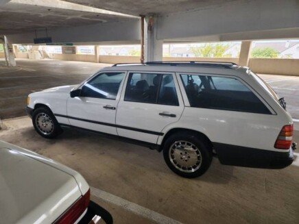 Photo 1 for 1988 Mercedes-Benz 300TE