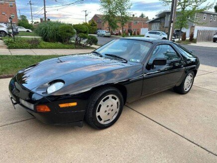 Photo 1 for 1988 Porsche 928