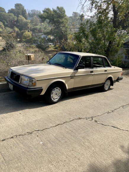 Photo 1 for 1988 Volvo 240 Sedan for Sale by Owner