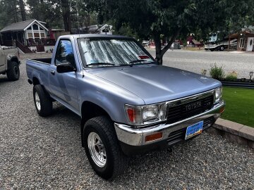 1989 Toyota Pickup 4x4 Regular Cab Deluxe V6