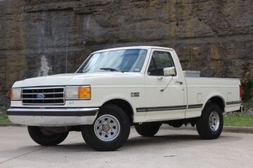 1990 Ford F150 2WD Regular Cab XL
