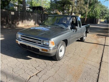 1990 Toyota Pickup 2WD Xtracab Deluxe V6