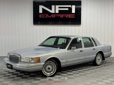 Photo 1 for 1994 Lincoln Town Car