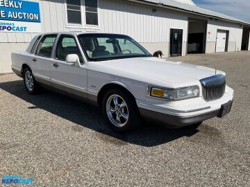 1995 Lincoln Town Car Signature