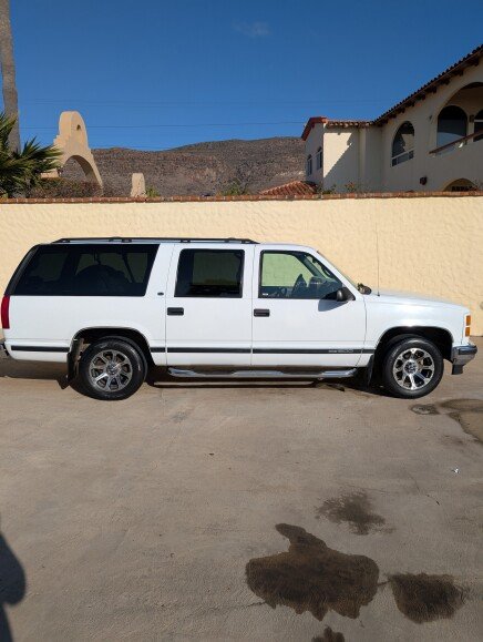 Photo 1 for 1997 GMC Suburban 2WD for Sale by Owner