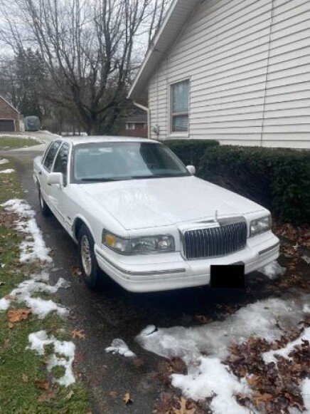 Photo 1 for 1997 Lincoln Town Car