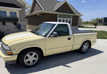 1998 Chevrolet S10 Pickup 2WD Regular Cab