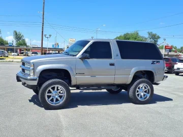 1999 Chevrolet Tahoe 4WD 2-Door
