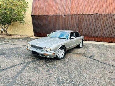 Photo 1 for 1999 Jaguar XJ8
