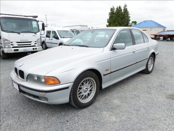 2000 BMW 528i Sedan