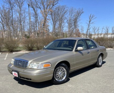 Photo 1 for 2000 Ford Crown Victoria