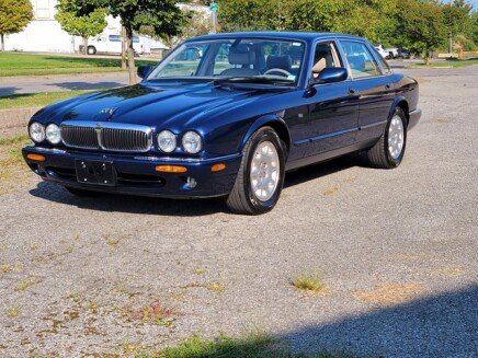 Photo 1 for 2000 Jaguar XJ8