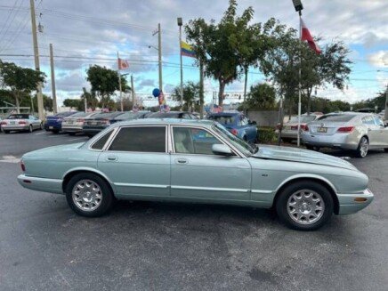 Photo 1 for 2000 Jaguar XJ8